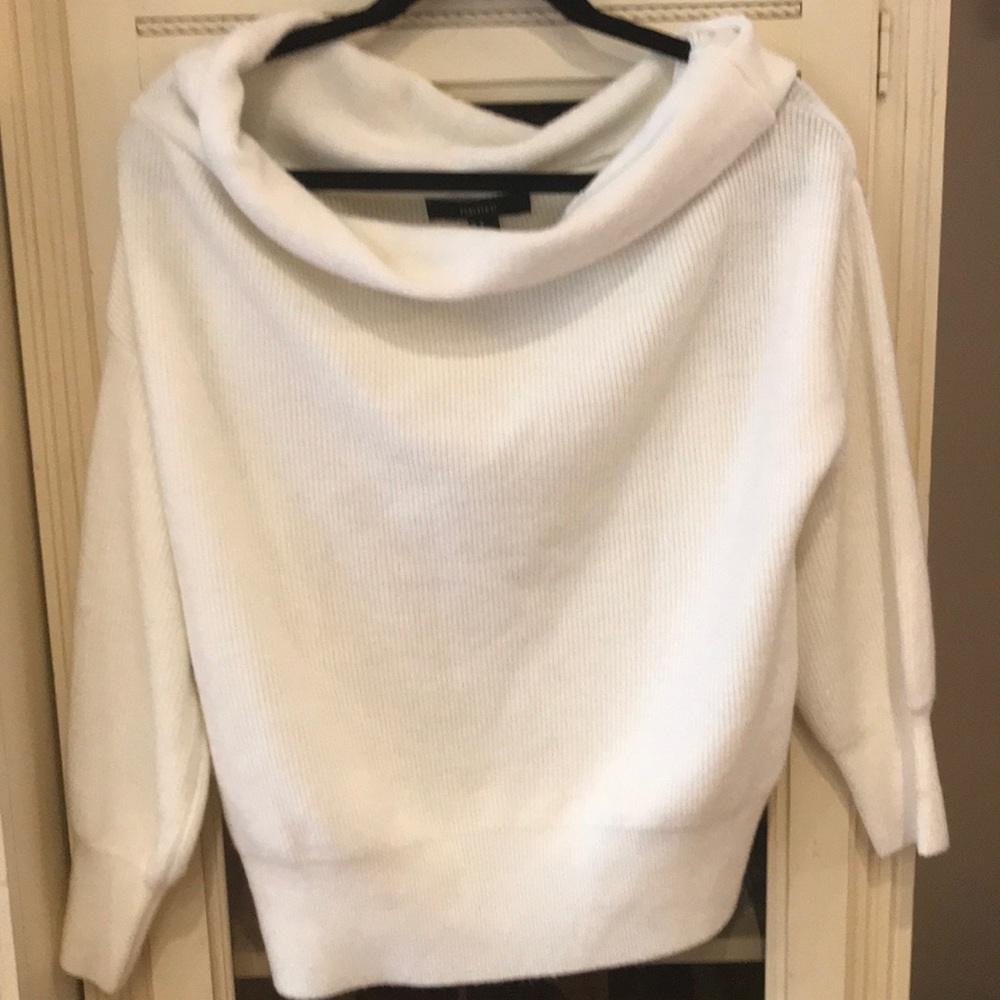 Forever 21 Off the Shoulder Sweater S Medium